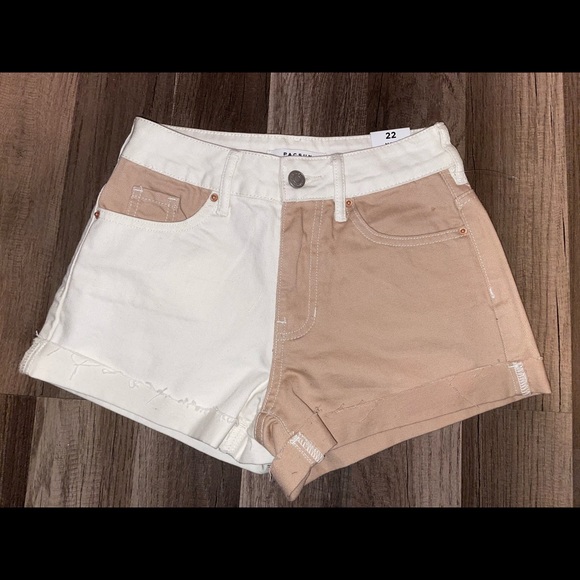 Brown & Beige Mom Shorts 🤎 - Picture 1 of 5